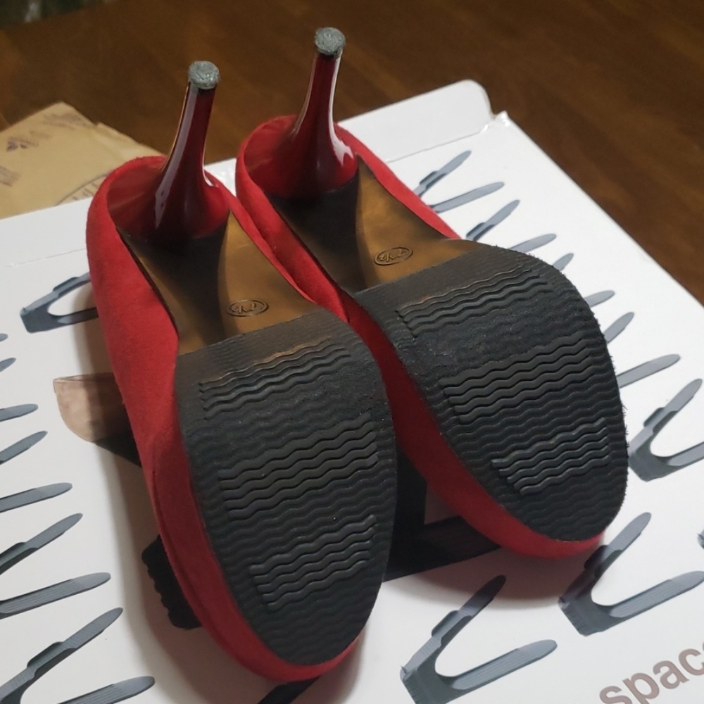 Red High Heels - Picture 3 of 4